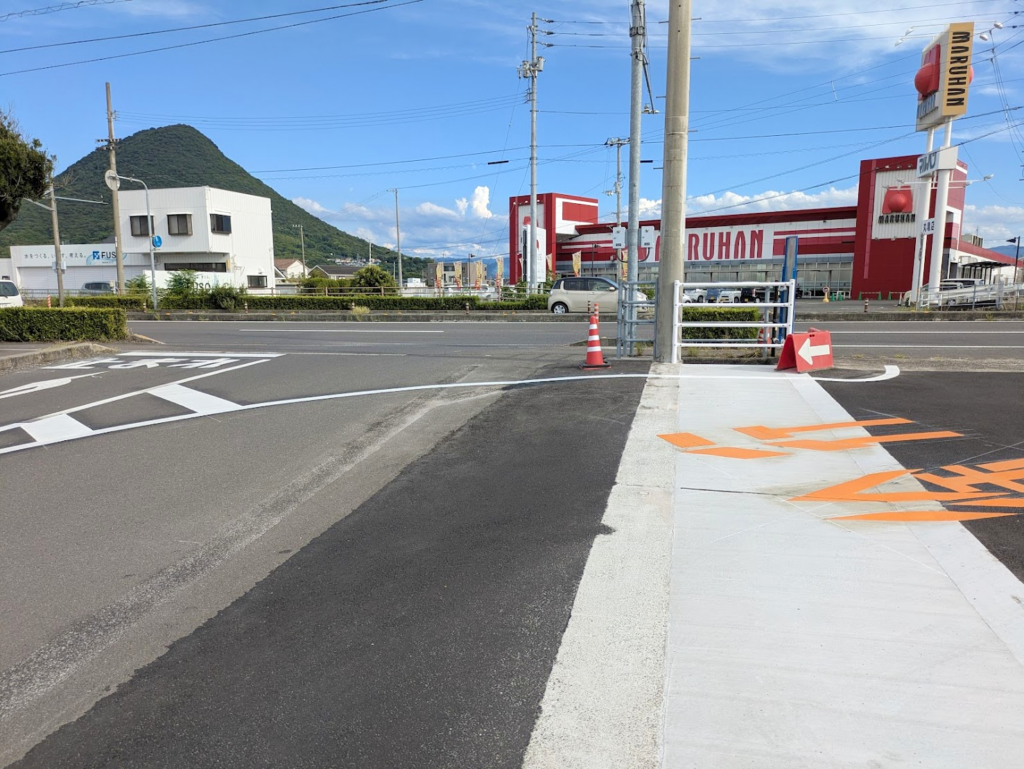 丸亀市飯野町 XYZ 丸亀モール