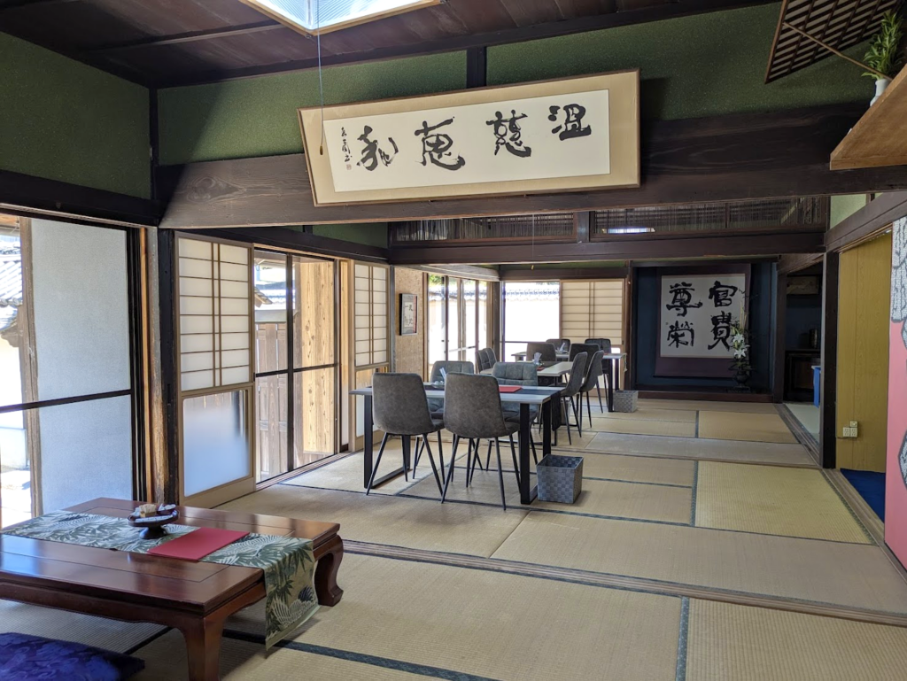 善通寺市生野町 古民家かふぇ はれのひ 店内