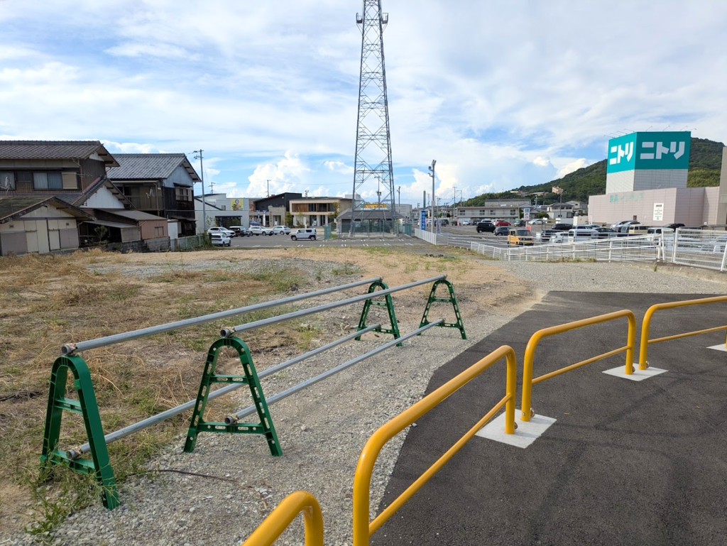 丸亀市飯野町 XYZ 丸亀モール