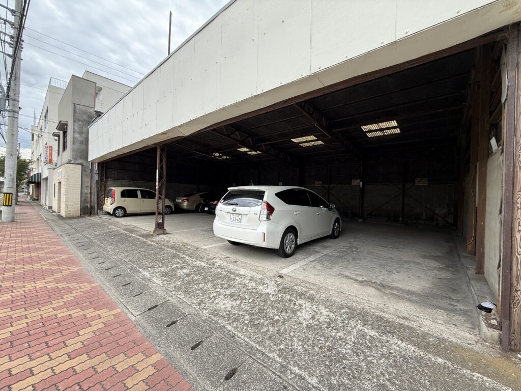 坂出市元町 焼き鳥居酒屋なお 駐車場