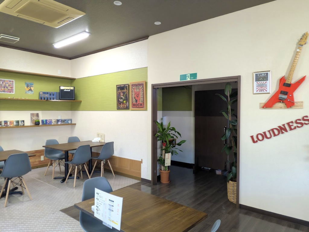 丸亀市柞原町 猫のひと口 店内