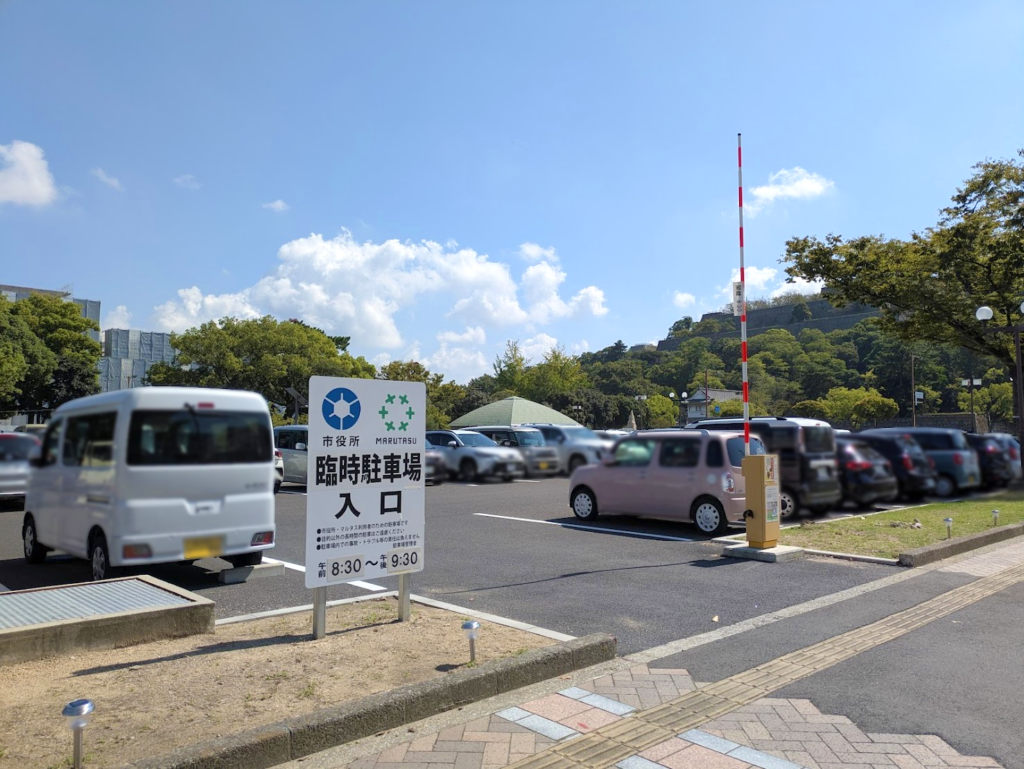 丸亀市民ひろば 臨時駐車場