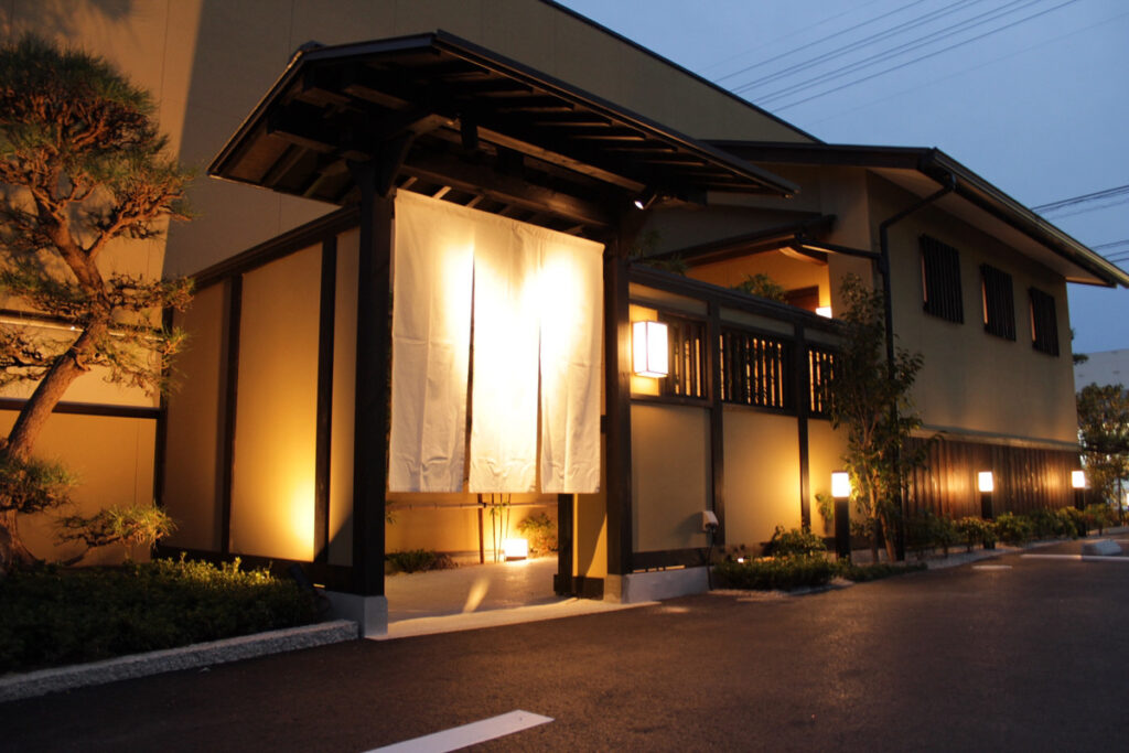 丸亀市西平山町 遊食房屋 丸亀店