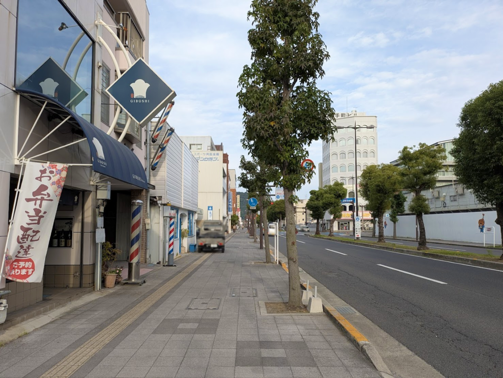 丸亀市通町 UDON ROOKIE