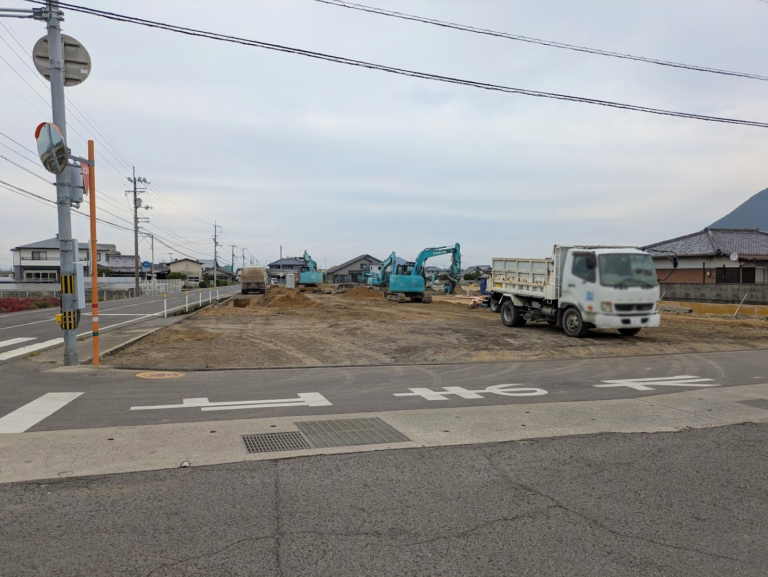 丸亀市川西町の「お好み焼き てこ」が解体されてる。周辺では大掛かりな工事が始まってる！