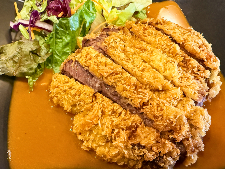 坂出市寿町「久つろぎや一 ICHI」で出会った&#8221;ごちそう&#8221;ビフカツ。噛むほどに赤身の甘さが広がる『オリーブ牛ビフカツ』が絶品。