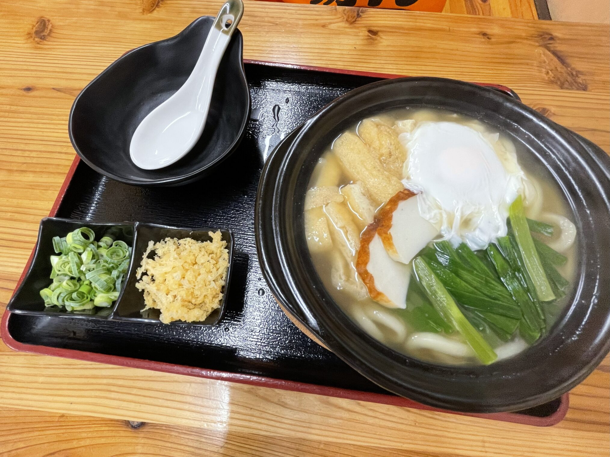 坂出市京町 こむぎや きざみうどん＋生卵のせ