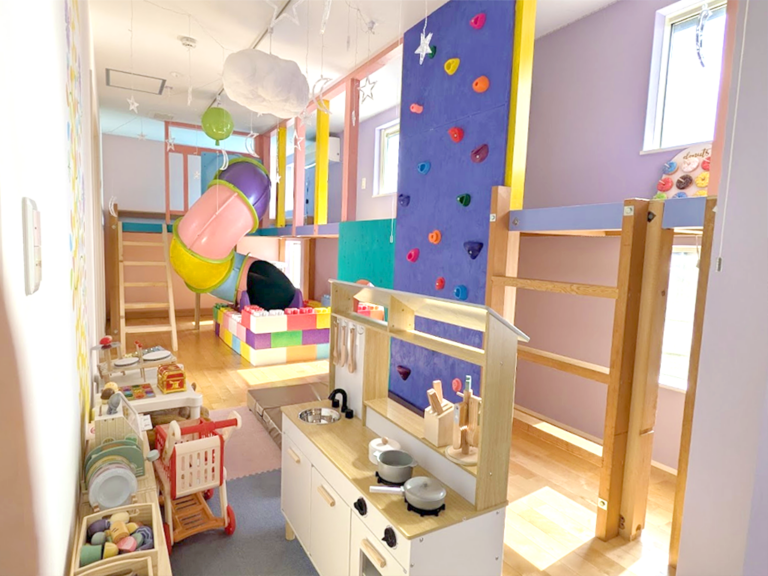 琴平町に子どもも大人も家族で遊べる一棟貸し宿「KOTOVilla」が2025年12月にオープン！大型すべり台にカラオケ、BBQも楽しめる♪