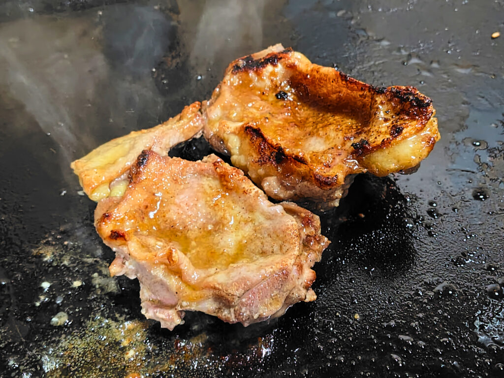 坂出市宮下町 茶・茶 とりの足