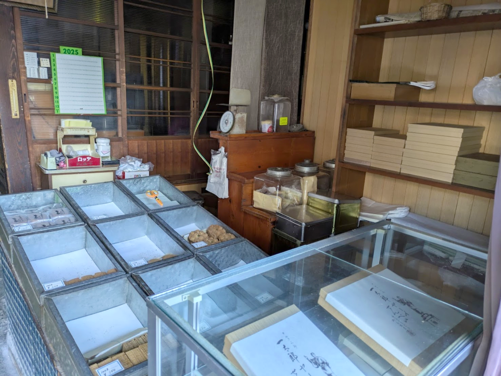 多度津町 柳原菓子店 店内の様子