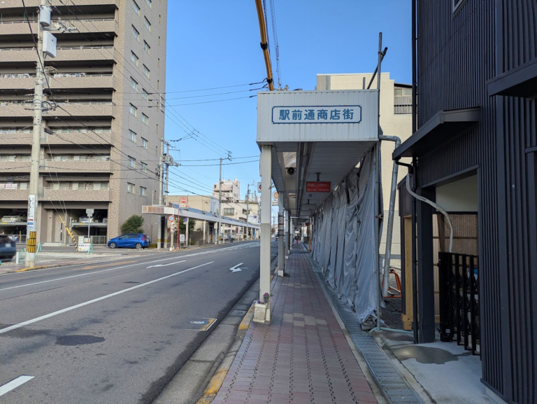 坂出駅前通商店街の「平成レンタカー」跡地が完全な更地に！難航中のイオン解体工事は2026年も続く？今の様子を見てきた