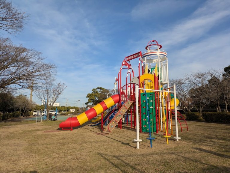 ついに解禁！多度津町の「堀江公園」の遊具がリニューアル。多度津の歴史を詰め込んだ「灯台ターミナルコンビ」に子どもたちが夢中！