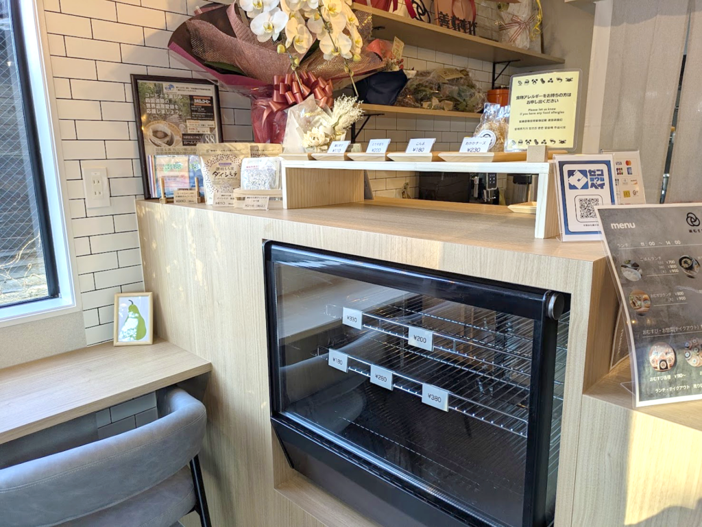 善通寺市善通寺町 MUSUBU(善むすび・善の宿) 店内