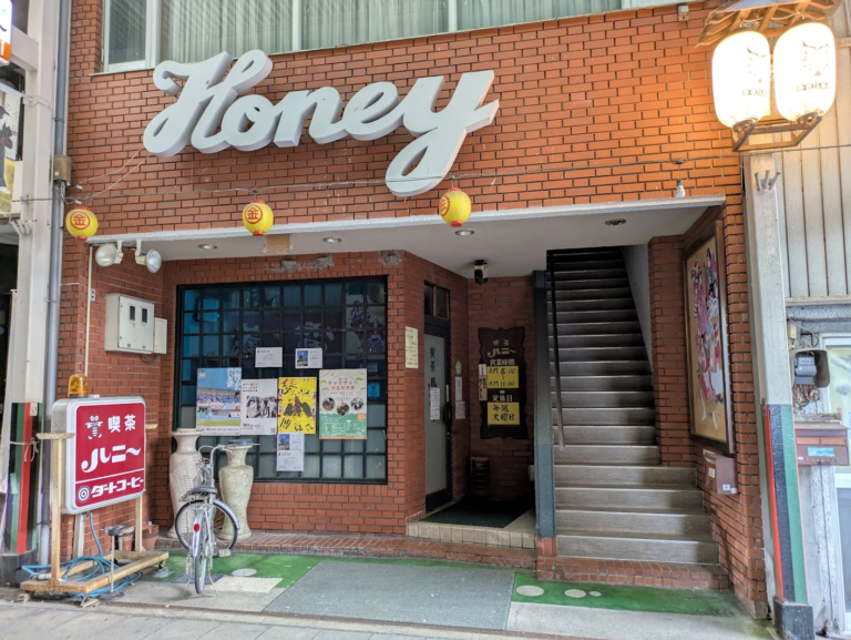 琴平町の新町商店街にある老舗喫茶店「喫茶ハニー」が2025年11月末で閉店したみたい