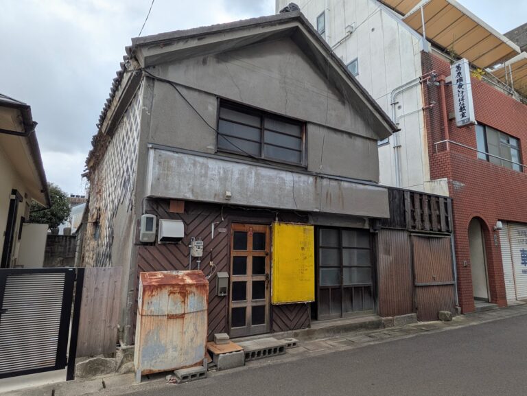 丸亀市富屋町の「キッチン白川」が閉店したみたい。なまこ壁のあの建物が静かに・・・