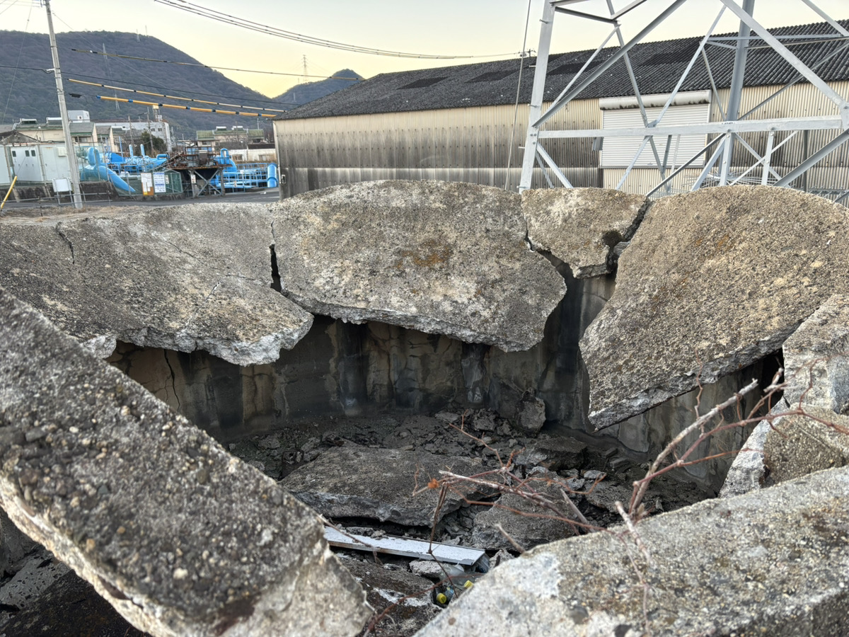 坂出市 川 タンク 中