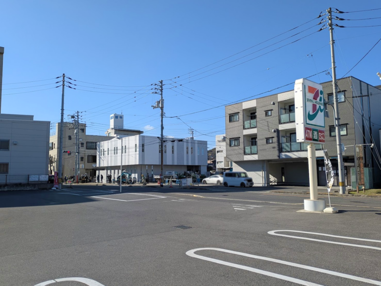 坂出市文京町に大きな建物が出現！スタイリッシュな外観の正体は・・・？