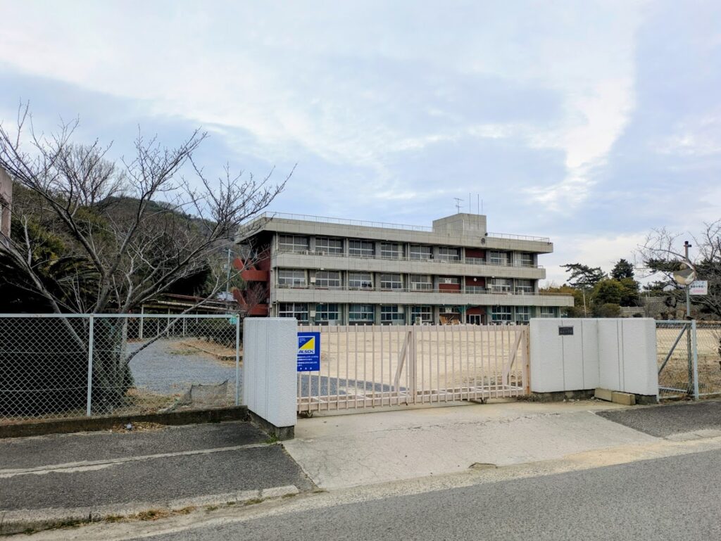 坂出市番の州町 坂出市立瀬居中学校