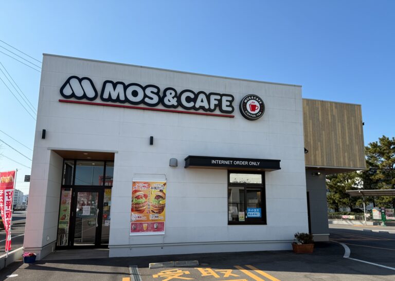【宇多津町】四国でも数少ない「モスカフェ」がオシャレすぎる！高い天井と開放的なテラス席で味わうハンバーガーが最高だった