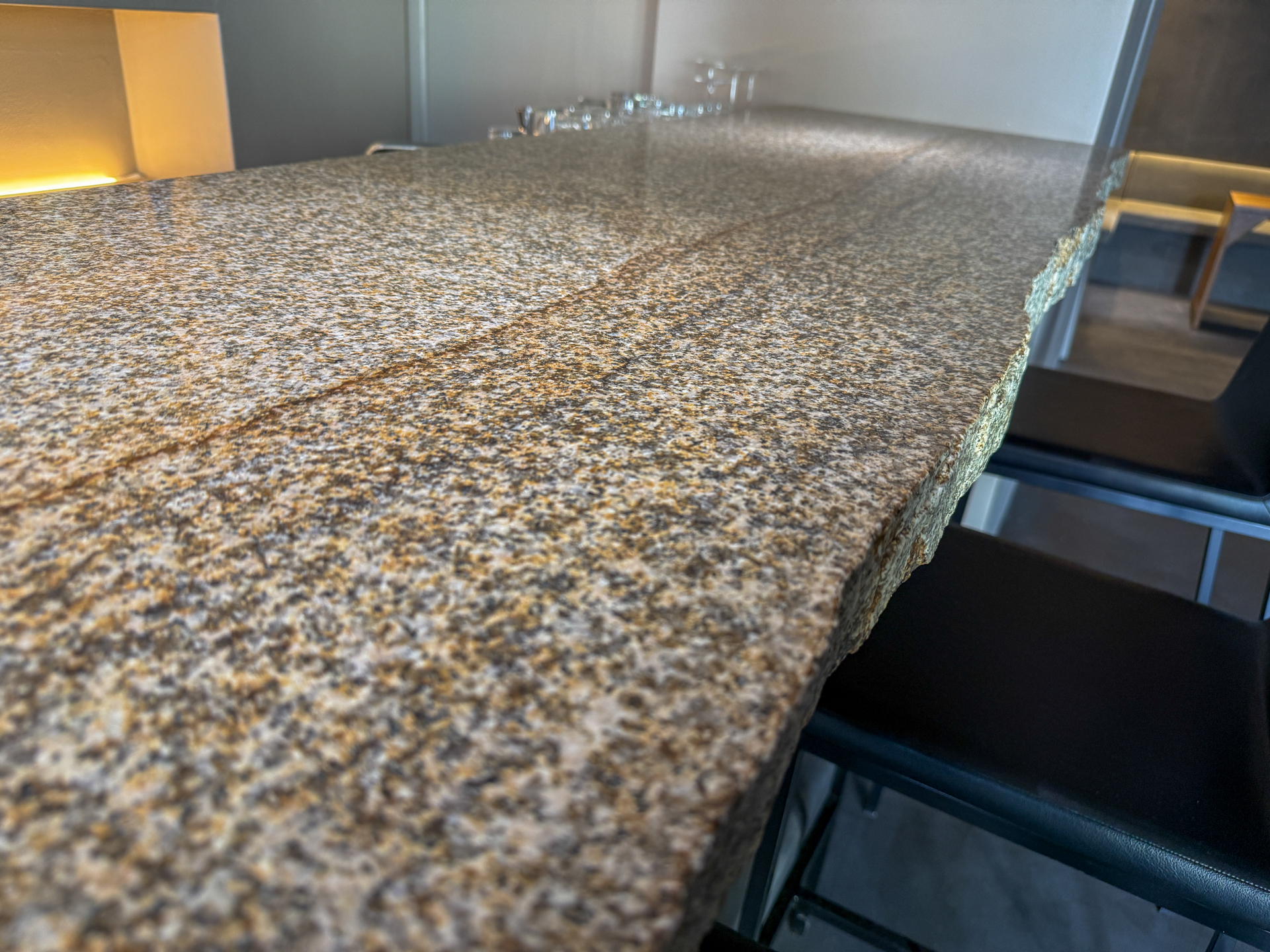 坂出市京町 LOCUS カウンター