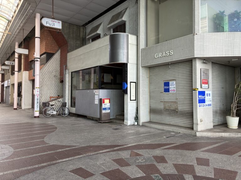 丸亀市通町にある「TEA ROOM 富士」が休業してる。あの懐かしの空間が・・・再開時期は未定みたい