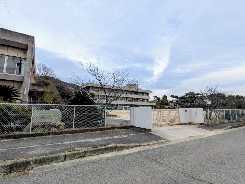 坂出市番の州町 坂出市立瀬居中学校