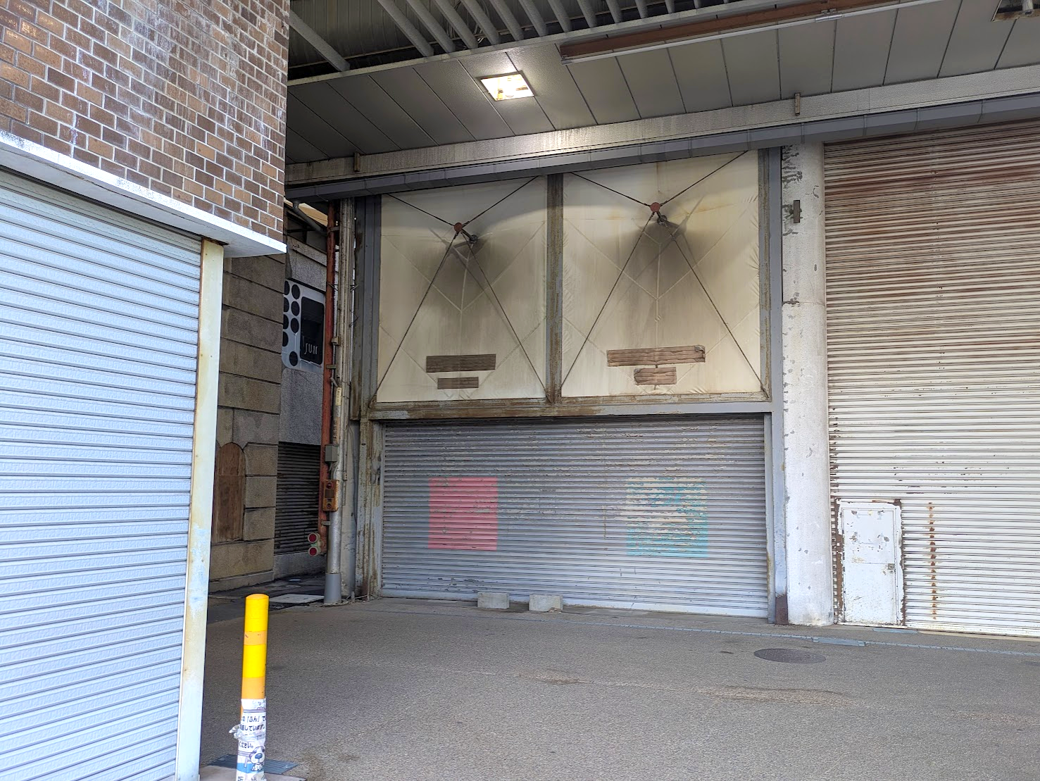 坂出市元町 本通商店街 AKIYATO BASE