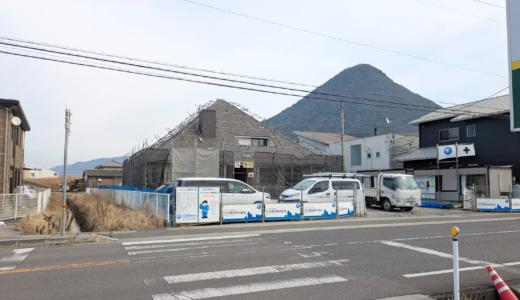 丸亀市飯野町のパパベル丸亀店から北へ走ってると可愛い屋根の建物が建設されてた！新しい子どもたちの居場所ができるみたい♪