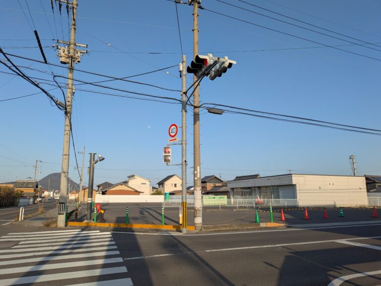 善通寺市の「ファミリーマート 善通寺原田店」が2026年2月20日(金)で閉店。2013年のオープンから約12年半見守ってきた看板も消えてる