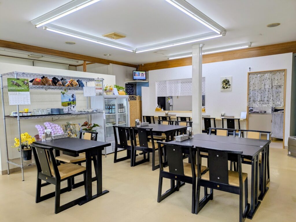 多度津町 やよいキッチン 店内