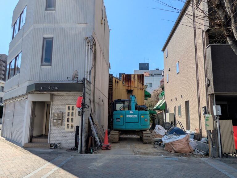 丸亀市大手町にあるモーリビル横の「美容室ヤエ」の建物が解体されて更地に・・・