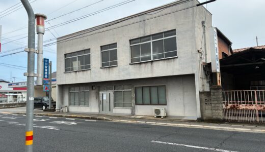 坂出市宮下町の「丸二被服株式会社」が破産手続開始に伴い2026年3月10日(火)で閉業したみたい。創業70年以上の紳士用スラックス卸売業者