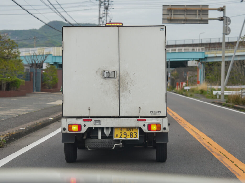 坂出市江尻町 サッカミート 車