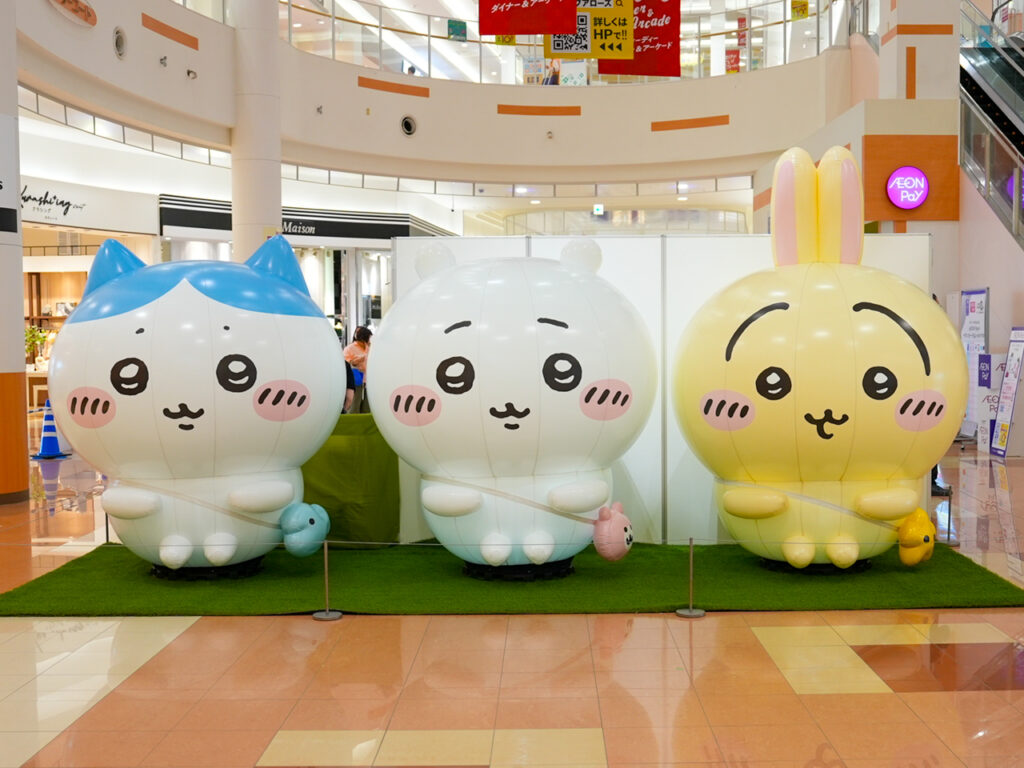 イオンモール綾川 ちいかわ 等身大キャラクター