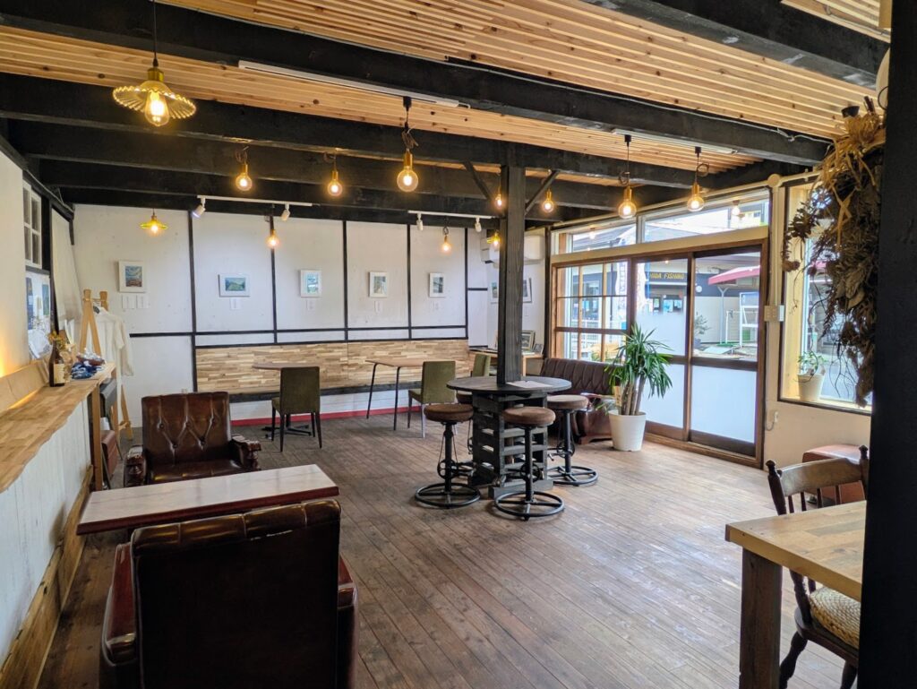 丸亀市西平山町 TSUBAMENOSU cafe&gallery 店内