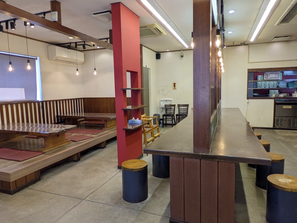 丸亀市田村町 家系ラーメン 王道乃印 川﨑家 店内