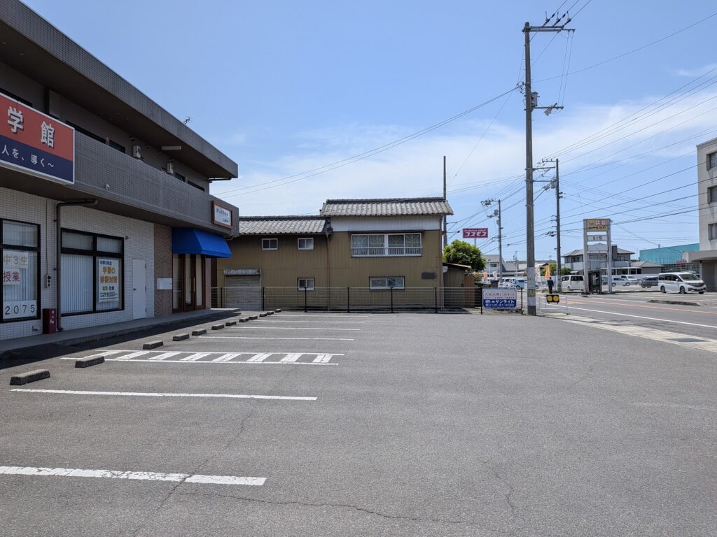 丸亀市郡家町 blanco Libre(ブランコ リブレ)郡家店 場所・駐車場