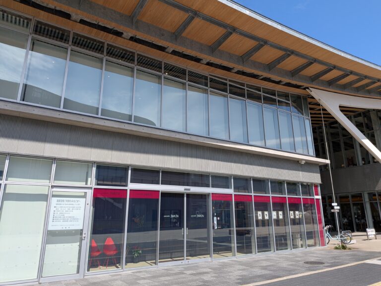 丸亀市役所にパン屋さん「pancafe junju」が2026年4月13日(月)にオープンしてる！現代アート風のおしゃれな店内に、大人気のもっちり食卓ロールやタルティーヌなどズラリ