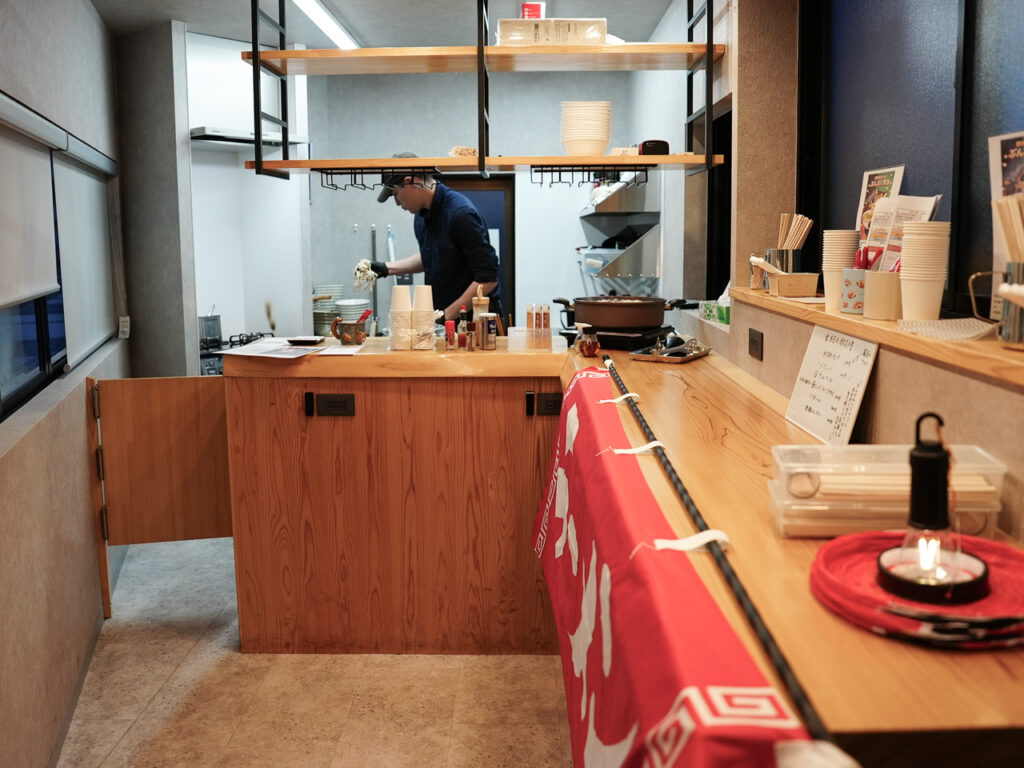 丸亀市 Choi Mise 飲めるラーメン ぶんぶく茶釜 店内