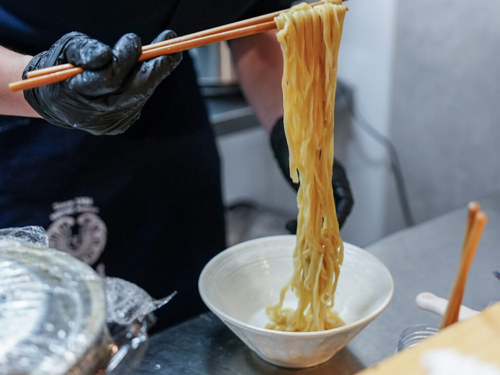 丸亀市 Choi Mise 飲めるラーメン ぶんぶく茶釜 生醤油