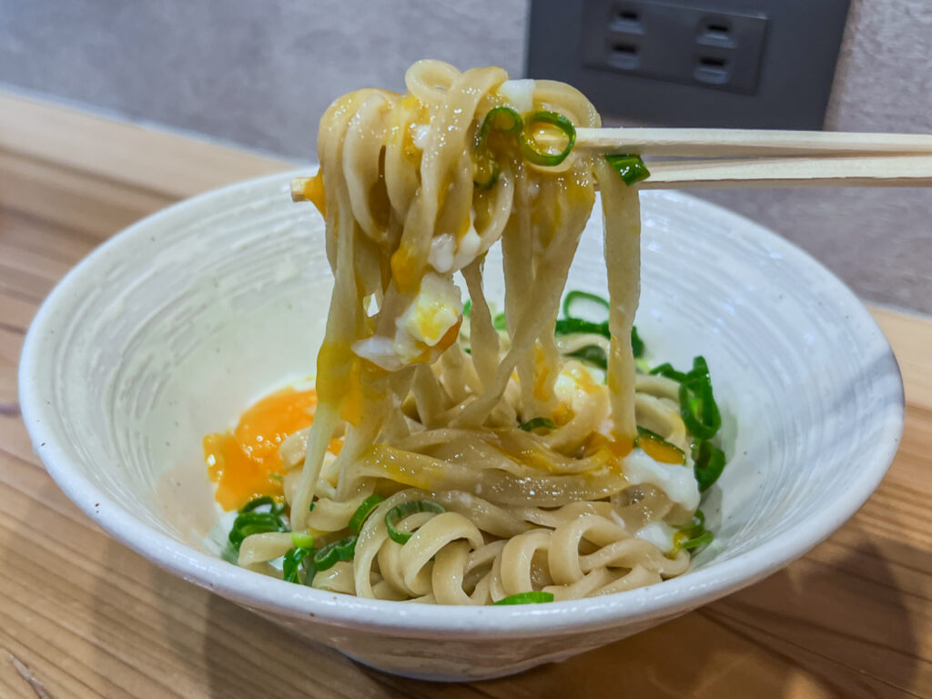 丸亀市 Choi Mise 飲めるラーメン ぶんぶく茶釜 生醤油ラーメン トッピング半熟卵