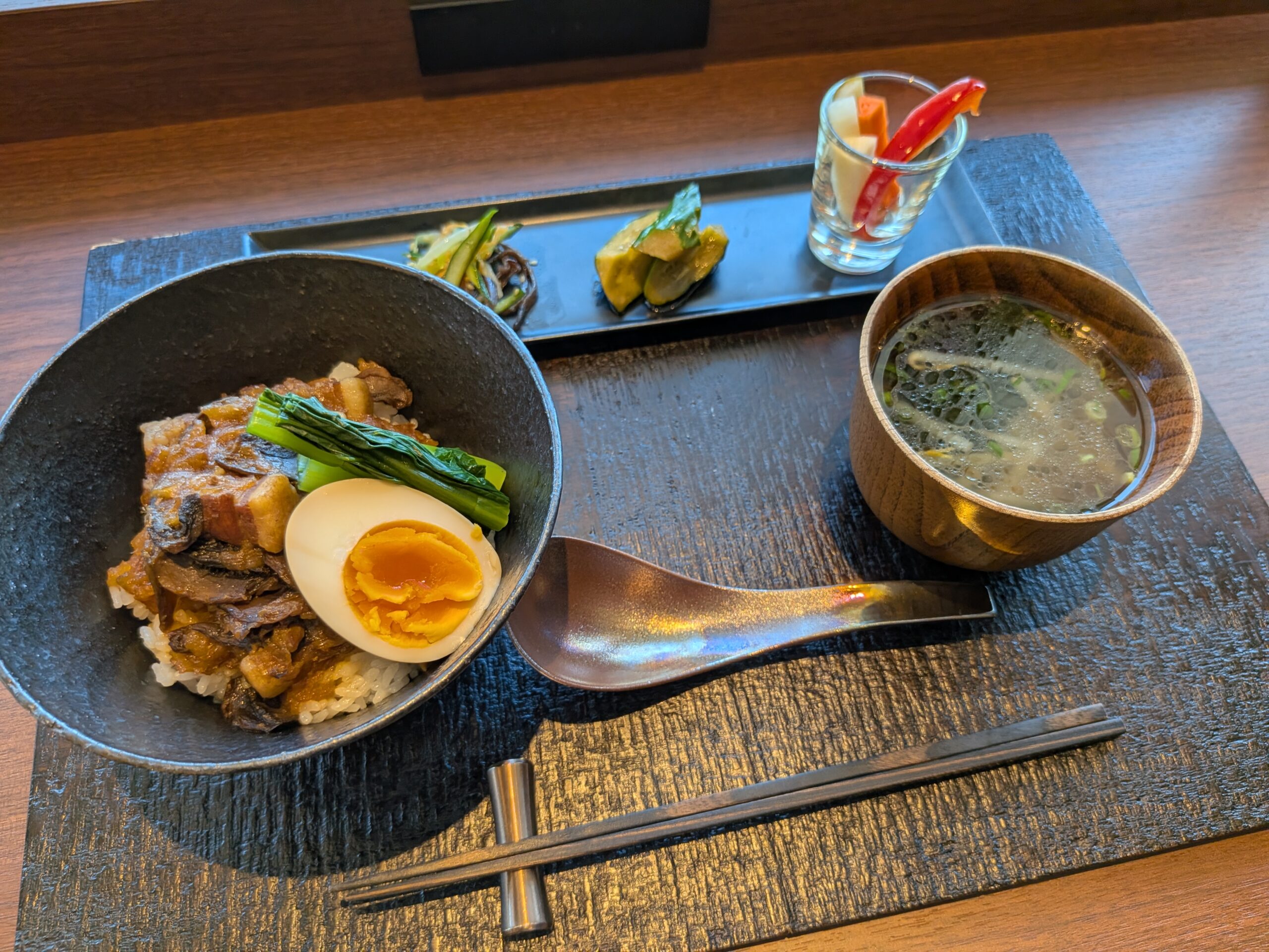 坂出市本町 本町一丁目カフェ ルーローハン