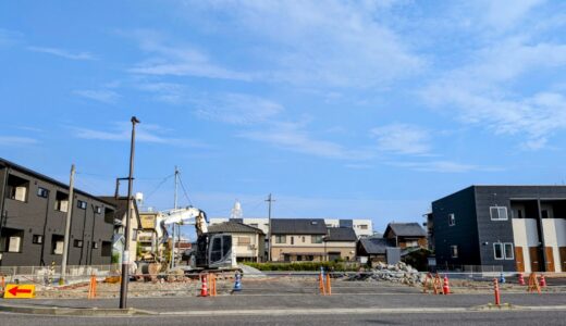 丸亀市土居町の「カーポイント158」があった建物が解体されて更地になってる