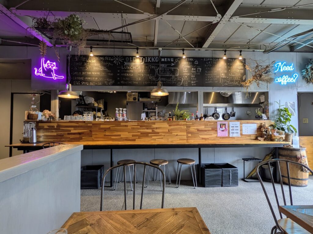丸亀市川西町 the Old Tjikko coffee and dining 店内の様子