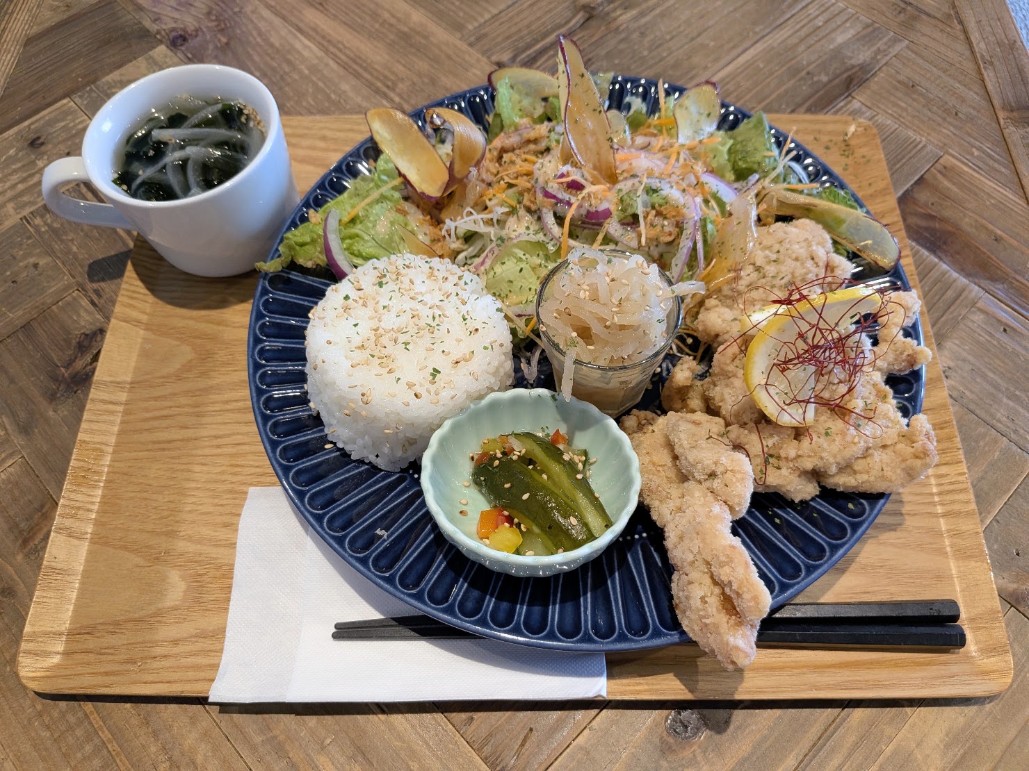 丸亀市川西町 the Old Tjikko coffee and dining 唐揚げワンプレートランチ