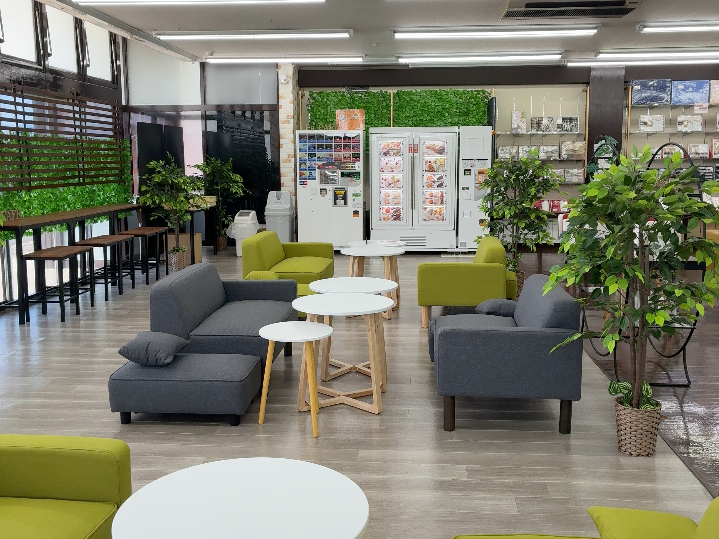 丸亀市田村町 ギフト館ふじむら F's Cafe Blanc