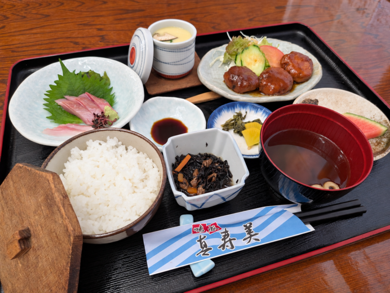 刺身もハンバーグも付いて990円!丸亀市今津町「味感 真寿美」で1日20食限定の「おまかせ定食」を食べてきた!和食職人歴40年以上の店主が作るランチ