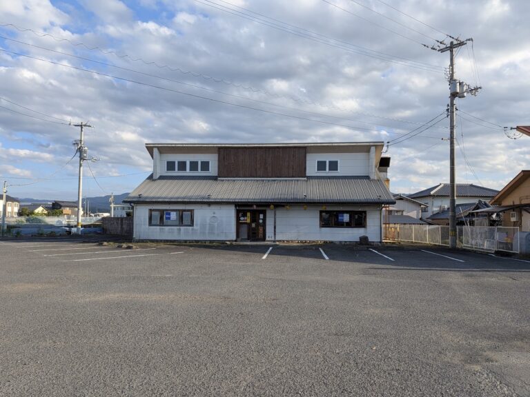 まんのう町の「お食事処 至亭」が閉店してた。跡地ではテナント募集の貼り紙も
